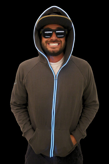 Sweatshirt homme noir avec néon bleu