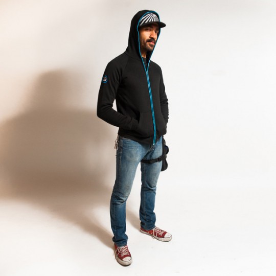 Sweatshirt homme noir avec néon fluo bleu