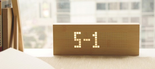 Horloge design en bois Click Message Clock by Gingko