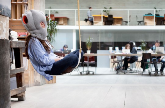 Coussin pour dormir assis Ostrich Pillow