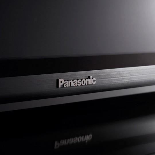 Logo Panasonic du téléviseur géant de 152 pouces