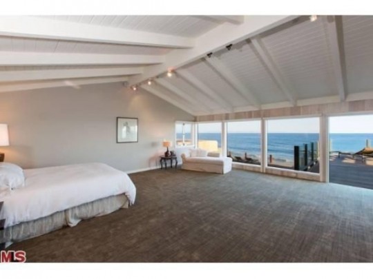 Propriété de Leonardo DiCaprio à Malibu - chambre sous les toits avec vue sur mer