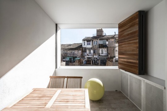 Appartement rénové El Carmen à Valence en Espagne - volets en bois modernes