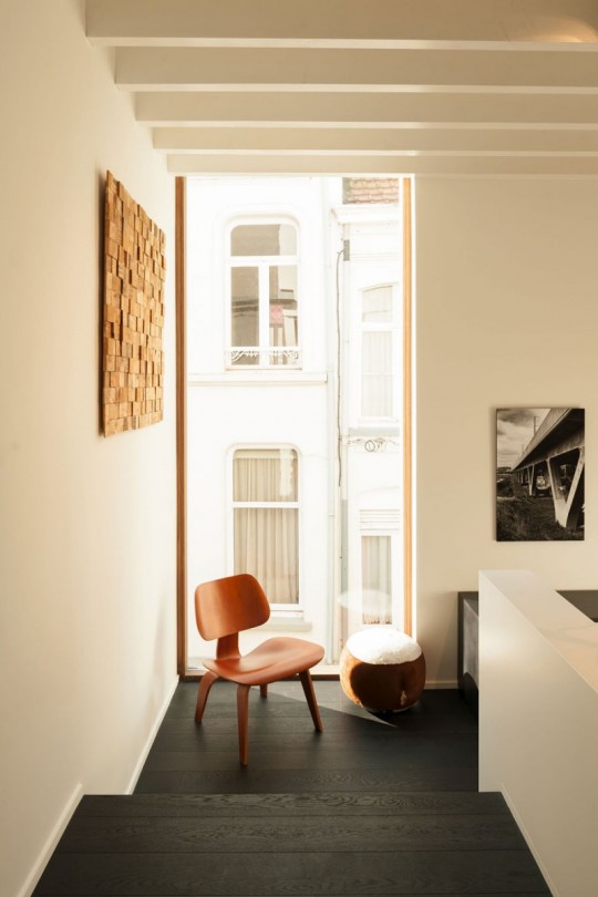 Maison de ville contemporaine LKS - Chaise design