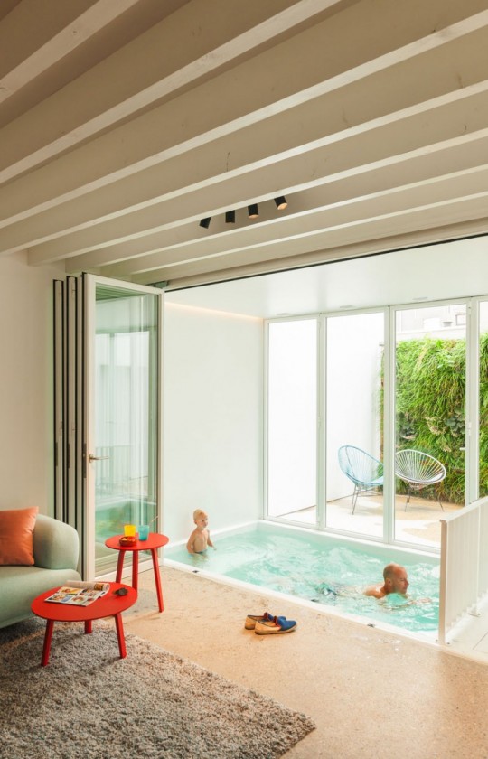Maison de ville contemporaine - mini piscine intérieure