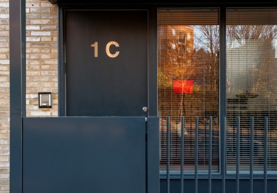 Maison contemporaine Essex Mews - entrée de la maison