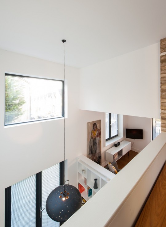 Maison contemporaine avec une mezzanine