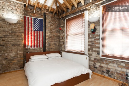 Appartement esprit loft - chambre avec drapeau des Etats-Unis