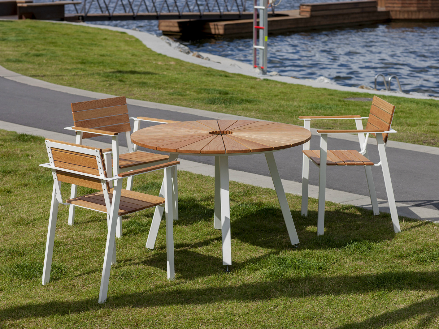 Table de jardin ronde avec trou central Sunset by Nola