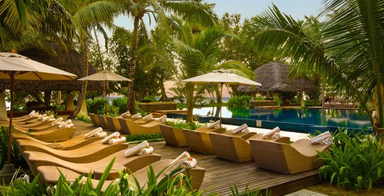 Hotel Hlton Labriz Seychelles - chaises longues
