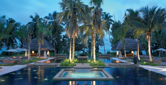 Hotel Hlton Labriz Seychelles - piscine et palmiers