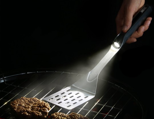 Spatule en métal Barbecue avec torche LED intégrée