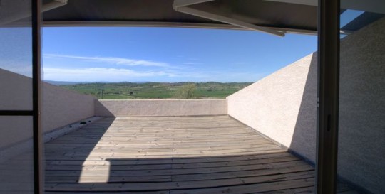 Maison comtemporaine à Azille - terrasse avec vue sur le jardin