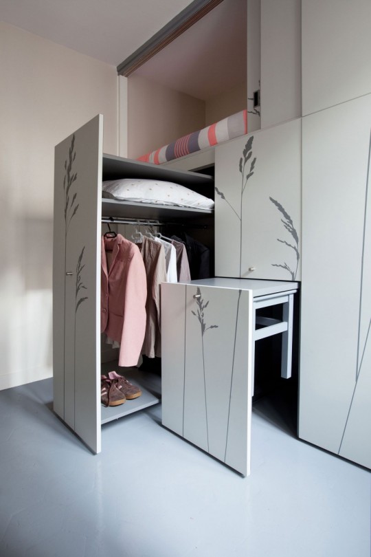 Dressing caché dans un petit appartement