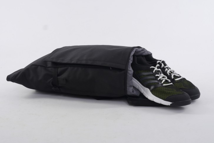 Invisible backpack emplacement pour une paire de chaussures