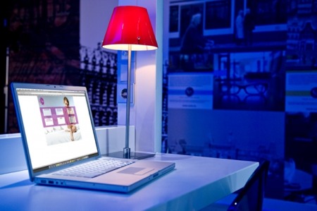 bureau avec un mac dans l