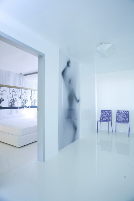chambre design avec des oeuvres d