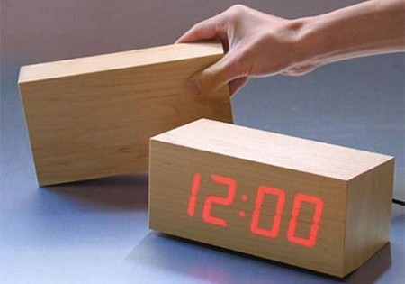 photo horloge en bois à  LED