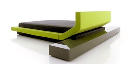 lit double Lipla by Porro avec meuble de chevet design