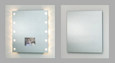 photo du miroir avec téléviseur intégré