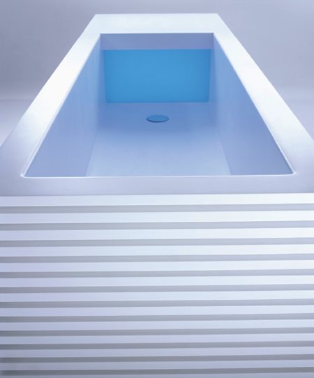 photo du système lumineux intégré dans la baignoire design Line