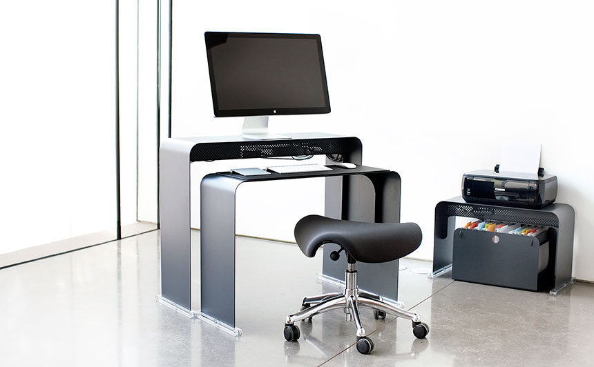 Onelessdesk, bureau ultra fin en métal