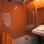 Salle de bain orange 1Appart