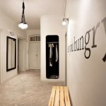 Quotel, entrée avec un parquet massif Ã  la hongroise