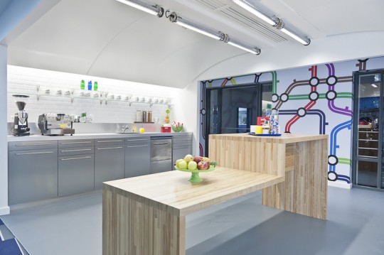 Nourriture et sodas gratuits dans la cuisine de Google à Paris