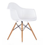 Plastic Armchair blanche de Charles Ray Eames