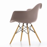 Plastic Armchair blanche de Charles Ray Eames