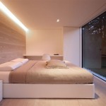 Chambre moderne avec un parquet clair
