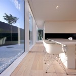 Table de salle Ã  manger dans une maison design près de Lugano