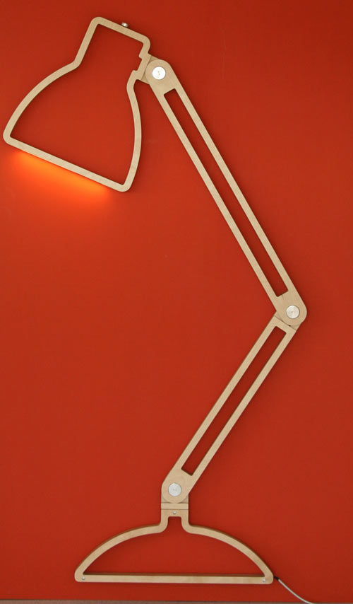 Lampe en bois design par Giles Godwin Brown