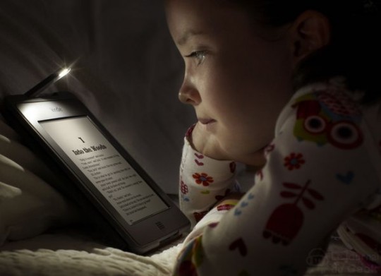 Lire un livre sur la Kindle Touch dans le noir