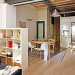 Petit appartement avec des meubles en bois (Barcelone)