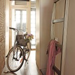 Un vélo dans un petit appartement à Barcelone