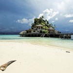 Misool eco resort, plage Nord sur l'Ã®le de Raja Ampat (Indonésie)