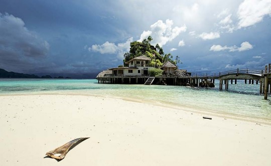 Misool eco resort, plage Nord sur l'île de Raja Ampat (Indonésie)