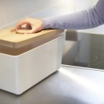 Boite Ã  pain blanche avec un couvercle en bois Joseph Joseph