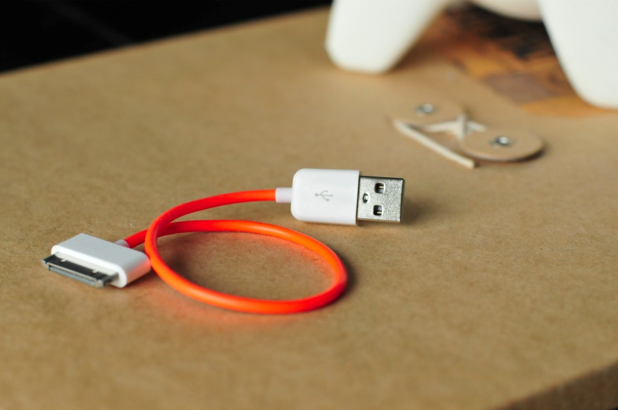 Câble USB pour iPhone design - La pieuvre à lunettes