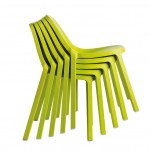 Chaises Broom chair empilées