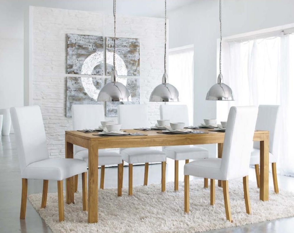 Une table à dîner en teck massif pas chère chez Maisons du Monde