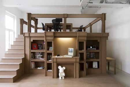 Les bureaux en carton de l’agence Nothing