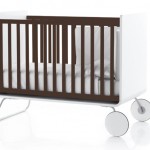 Lit évolutif pour bébé blanc avec des barreaux marrons Be Cot