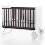 Lit Ã  barreaux évolutif pour bébé noir et blanc Be Cot