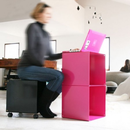 Quad minimal desk, mini bureau cubique rose