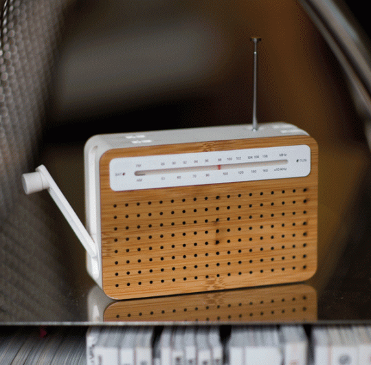 Safe radio Lexon | la radio écolo rechargeable par manivelle