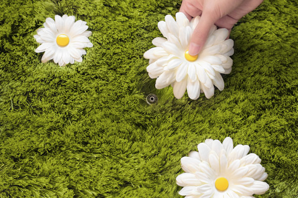 Tapis avec de l'herbe et des fleurs amovibles Daisy Garden