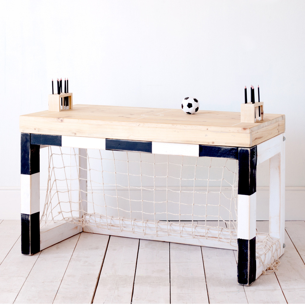 Envie de jouer au foot dans votre salon ? Voici LA table qu’il vous faut